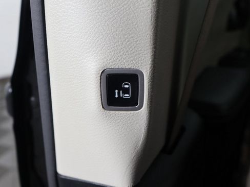 Used 2023 Chrysler Pacifica Limited FWD image 53