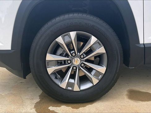 Used 2026 Chevrolet Equinox LT FWD image 8