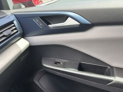 Used 2023 Volkswagen Taos SE w/ Panoramic Sunroof Package FWD image 14