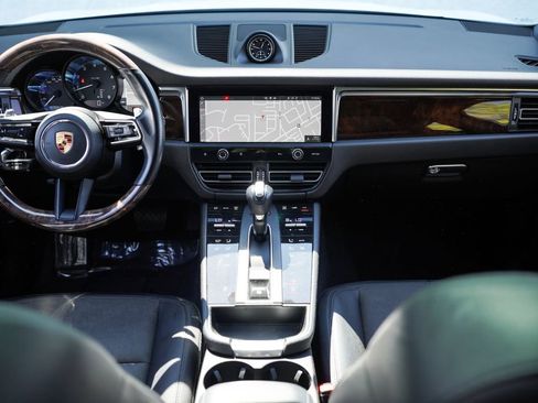 Used 2022 Porsche Macan image 21