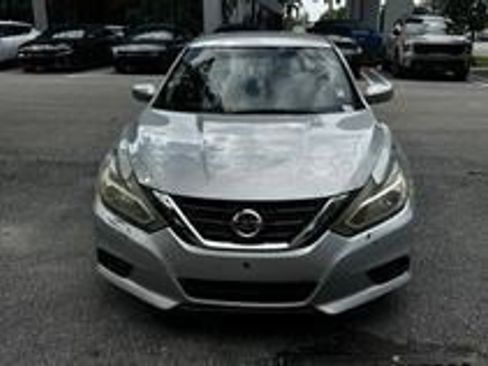 Used 2016 Nissan Altima 2.5 S w/ Power Driver Seat Package FWD image 2