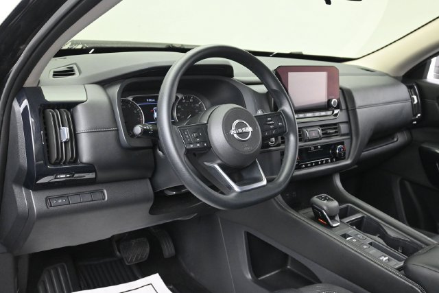 Used 2024 Nissan Pathfinder S FWD image 15
