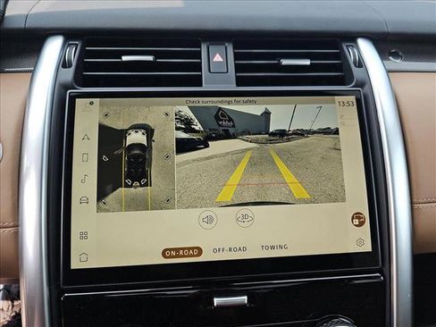 New 2024 Land Rover Discovery Metropolitan Edition image 12