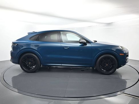 Certified 2025 Porsche Cayenne Coupe AWD/4WD image 16