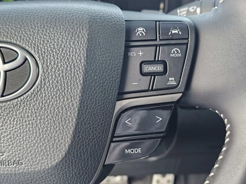 Used 2025 Toyota Camry SE FWD image 28