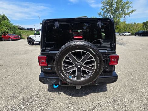 Used 2023 Jeep Wrangler Unlimited Sahara AWD/4WD image 6