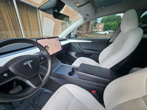Used 2023 Tesla Model Y AWD image 37