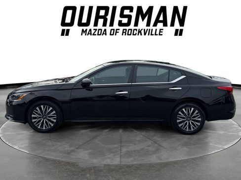 Used 2024 Nissan Altima 2.5 SV FWD image 3