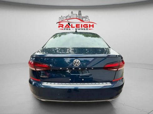 Used 2022 Volkswagen Passat 2.0T SE image 3