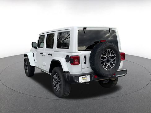 Used 2025 Jeep Wrangler Sahara image 11
