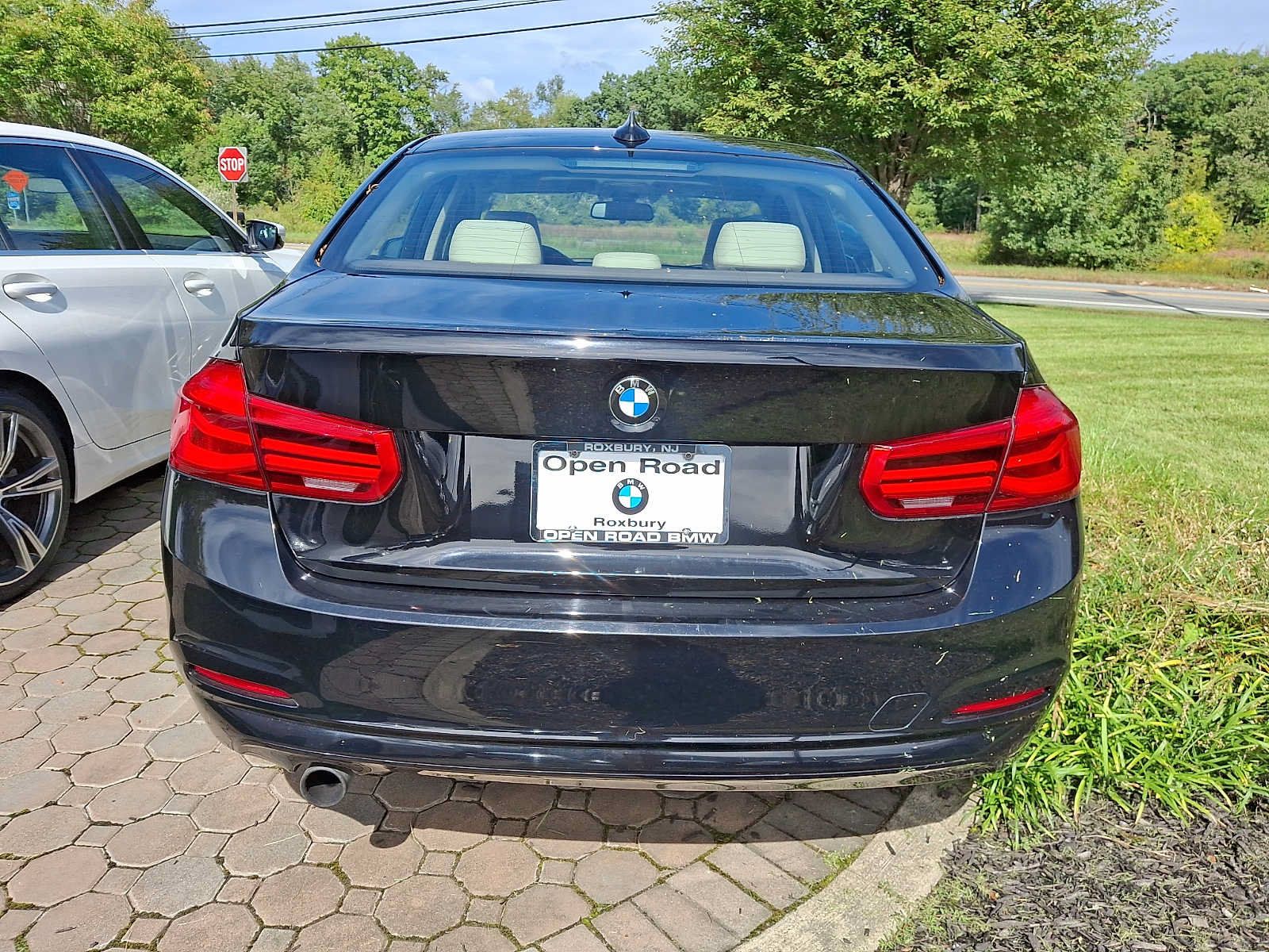 Used 2016 BMW 320i xDrive Sedan AWD/4WD image 5