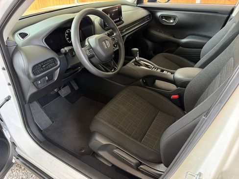 Used 2023 Honda HR-V LX image 2