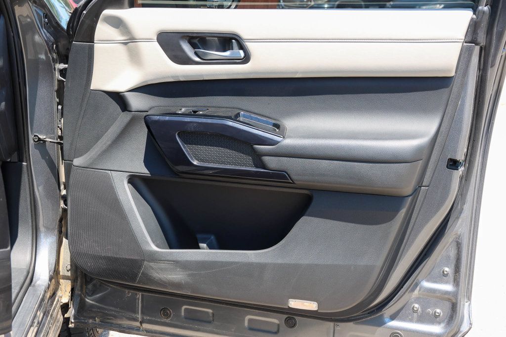 Used 2022 Nissan Pathfinder SV AWD/4WD image 15