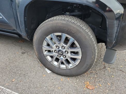 Used 2024 Toyota Tacoma Limited image 9