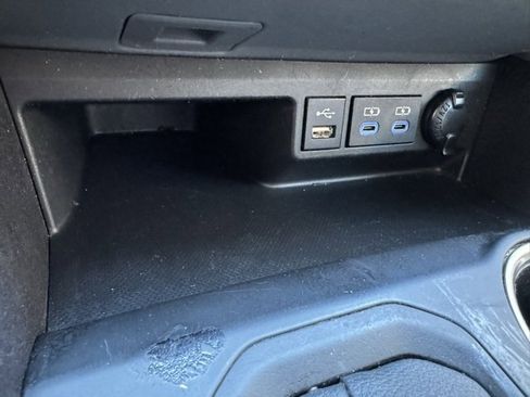 Used 2022 Toyota Highlander LE image 16