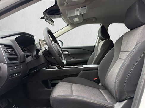 Used 2024 Nissan Rogue SV image 12