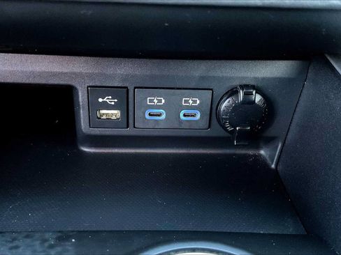 Used 2022 Toyota Highlander LE FWD image 32