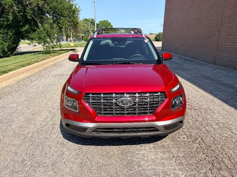 Used 2025 Hyundai Venue SEL FWD image 8