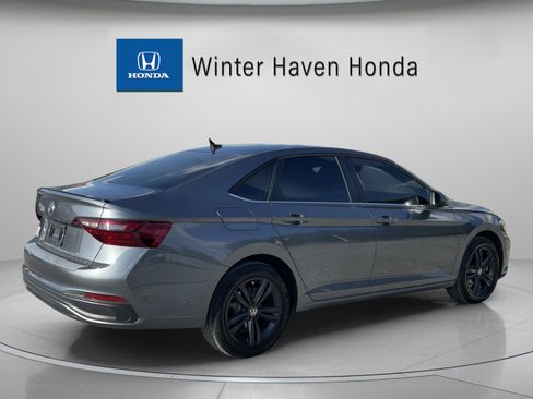 Used 2023 Volkswagen Jetta SE image 9