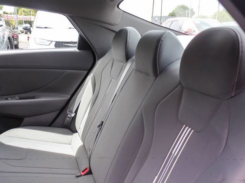 Certified 2022 Hyundai Elantra SEL FWD image 23