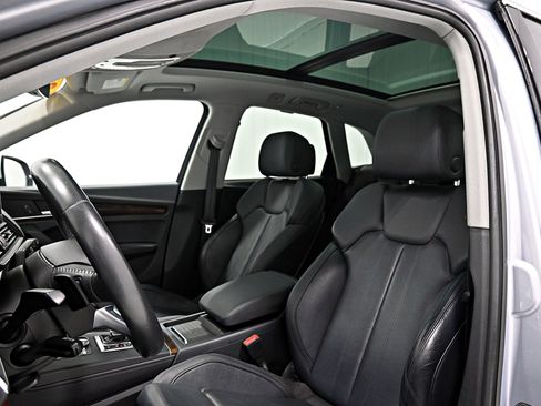 Used 2020 Audi Q5 2.0T Premium Plus w/ Premium Plus Package AWD/4WD image 6