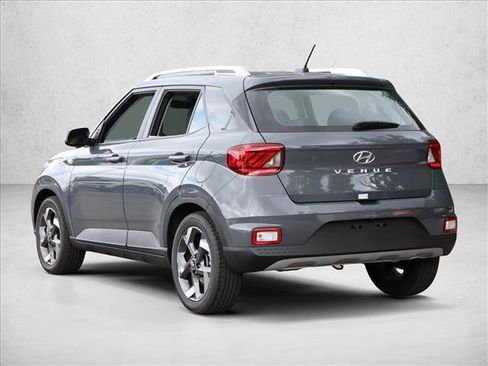 Used 2026 Hyundai Venue SEL FWD image 7
