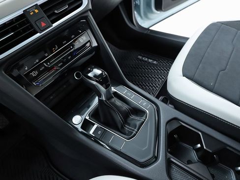 New 2026 Volkswagen Taos SE FWD image 24