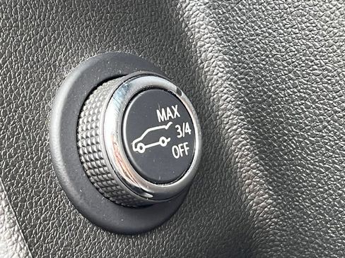 Used 2023 Cadillac XT4 Premium Luxury FWD image 17