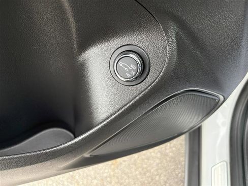 Used 2023 Buick Encore GX Essence w/ Experience Buick Package image 12