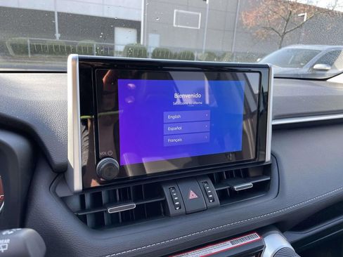 Used 2025 Toyota RAV4 XLE Premium image 40