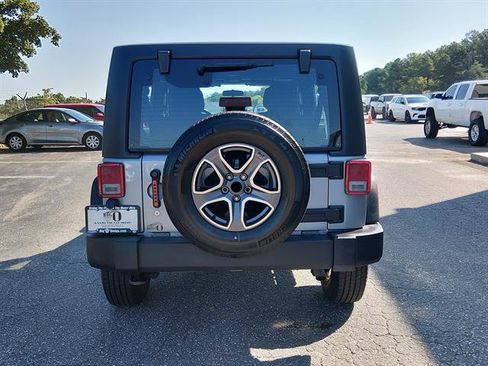 Used 2016 Jeep Wrangler Unlimited Sport w/ Connectivity Group AWD/4WD image 4