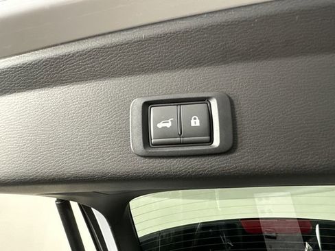 New 2026 Mitsubishi Outlander SE image 8