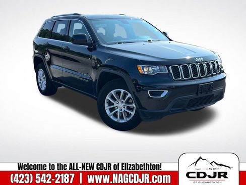 Used 2021 Jeep Grand Cherokee Laredo image 1