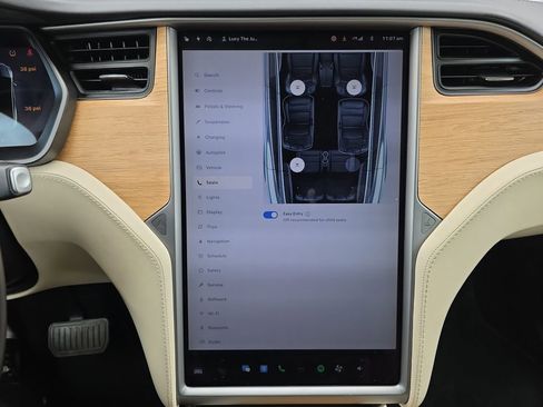 Used 2018 Tesla Model X 75D image 37