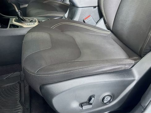 Used 2016 Jeep Cherokee Latitude w/ Safety/Convenience Group image 24