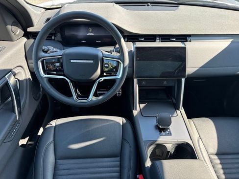 Certified 2025 Land Rover Discovery Sport Dynamic SE AWD/4WD image 23