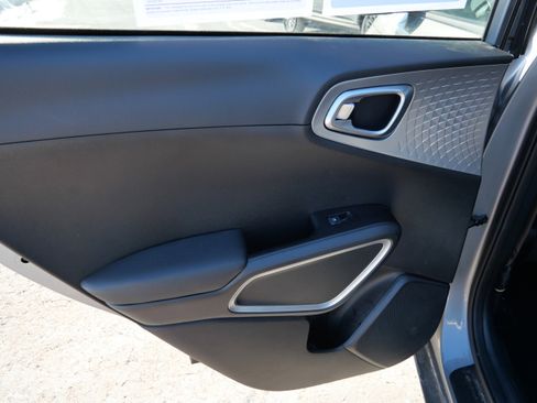 Used 2023 Kia Soul LX image 13