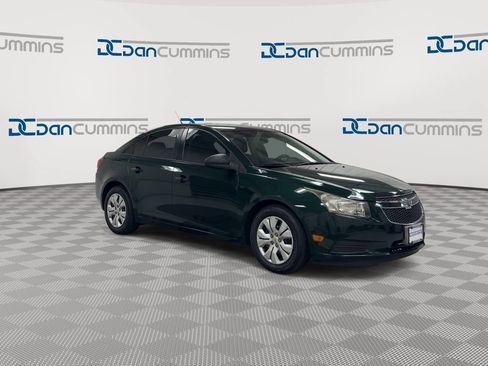 Used 2014 Chevrolet Cruze LS FWD image 2