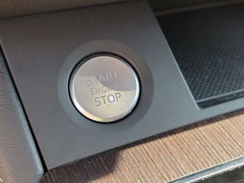 Used 2024 Audi Q5 e Premium Plus w/ Premium Plus Package image 16