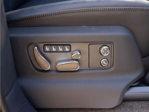 Certified 2024 Bentley Bentayga Extended Wheelbase image 84