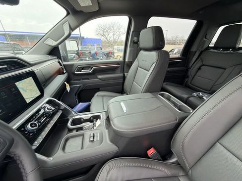 New 2026 GMC Sierra 2500 Denali w/ Denali Reserve Package image 17