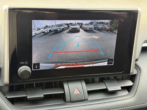 Used 2023 Toyota RAV4 LE AWD/4WD image 21