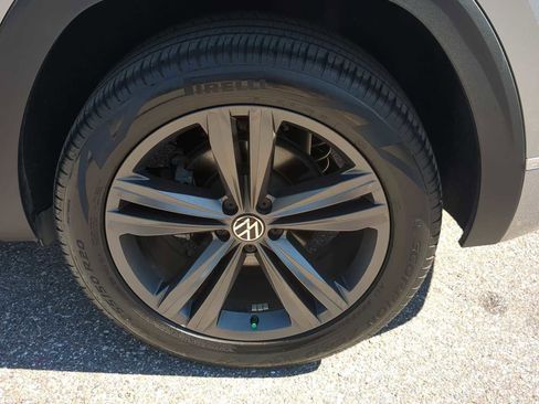 Certified 2022 Volkswagen Atlas Cross Sport SEL R-Line image 14