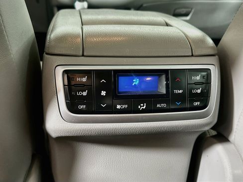 Used 2017 Toyota Highlander Limited Platinum AWD/4WD image 25