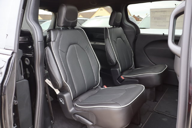 New 2026 Chrysler Pacifica Limited w/ S Appearance Package AWD/4WD image 54