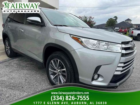 Used 2019 Toyota Highlander XLE FWD image 4