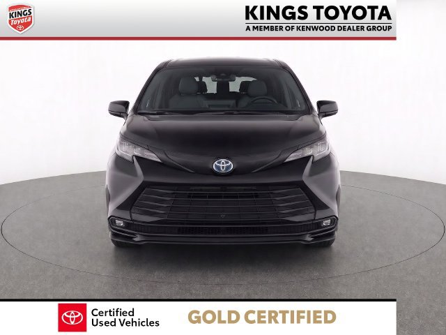 Certified 2025 Toyota Sienna LE FWD image 9