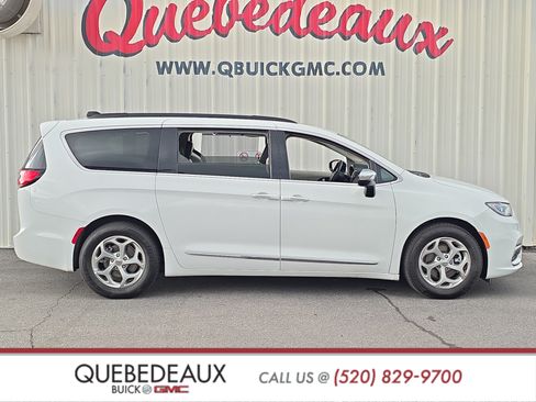 Used 2023 Chrysler Pacifica Limited FWD image 8