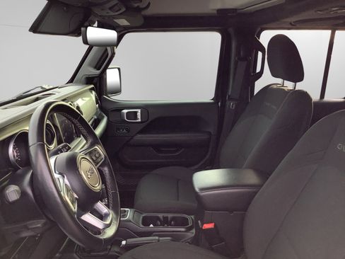 Used 2020 Jeep Gladiator Overland image 9