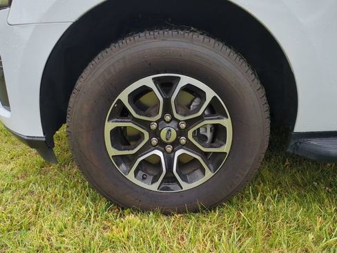 Used 2024 Ford Expedition XLT RWD image 10
